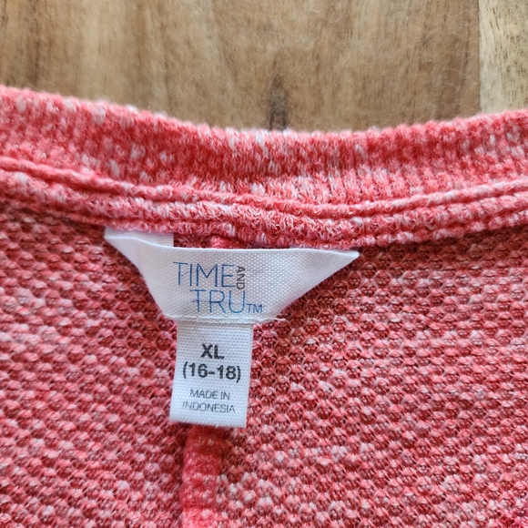 Time & tru textured short sleeve v-neck t-shirt, size XL - Picture 7 of 11